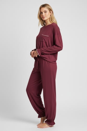 بيجاما نسائية مريحة بأكمام طويلة وأطراف مطرزة