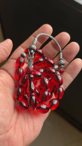 مسباح شفاف احمر داكن بيضاوي يحاكي مسابيح الفاتوران...