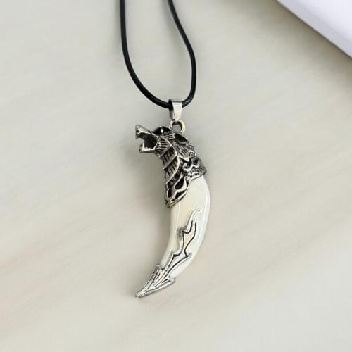 ناب ذئب االاسيوي الطبيعي