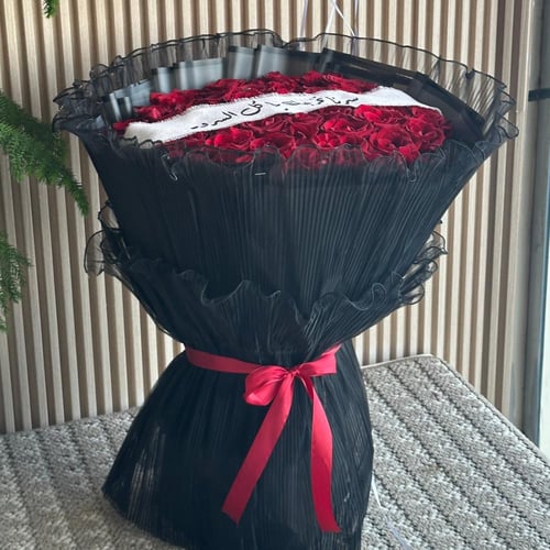 باقة ورد 60 ورده مع كتابه على الشريطة من اختيارك