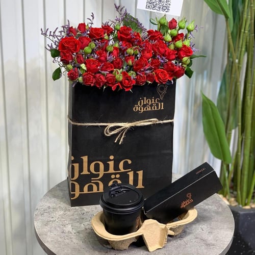 ورد مع قهوه و حلا من عنوان القهوه