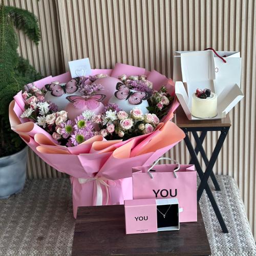 باقة الهبه مع كيك وسلسال من اختيارك