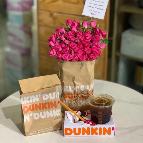 ورد مع دونات و قهوة من دانكن