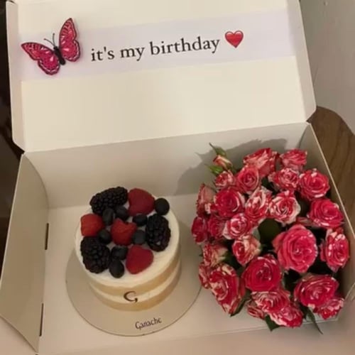 ورد مع كيك من جاناش مع طباعة على البوكس