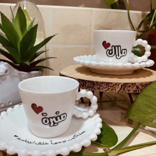 فنجان قهوة تركية مع صحن