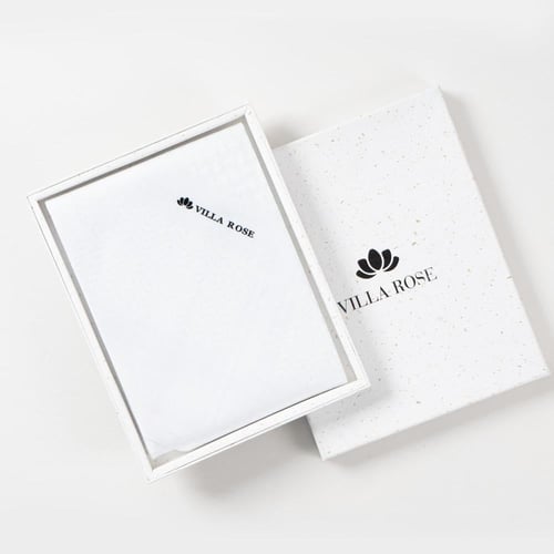 شماغ فيلا روز أبيض كلاسيك انجليزي اصدار 2025