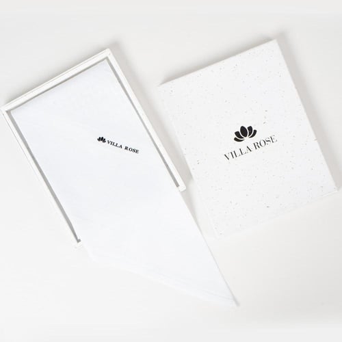 شماغ فيلا روز أبيض كلاسيك انجليزي اصدار 2025