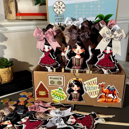 بوكس مطبوع مع ١٥ حبه بكلات بنات ثيم التاسيس