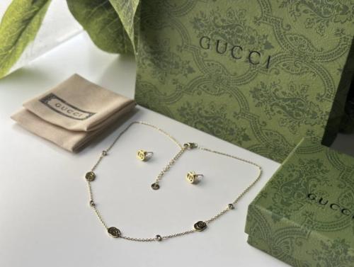 طقم قوتشي ذهبي سلسال وحلق