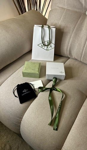 حلق فان كليف الابيض