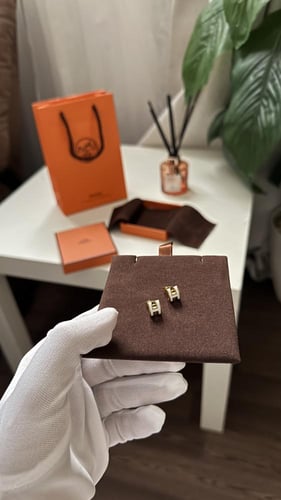 حلق هيرمز الابيض