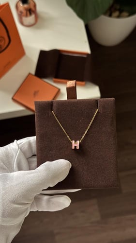 طقم هيرمز سلسال وحلق وردي