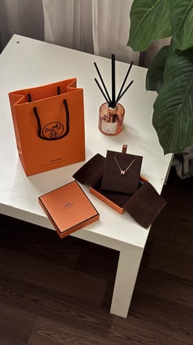 طقم هيرمز سلسال وحلق وردي