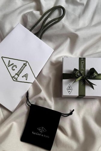 خاتم فان كليف الأحمر مقاس مفتوح