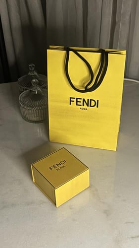 هدية نسائية جاهزة فندي