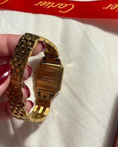 ساعة كارتير بانتير الذهبيه