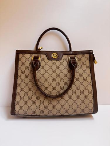 حقيبة يد نسائية أنيقة من الجلد بتصميم كلاسيكي، تتم...