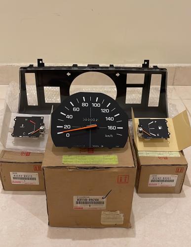 Speedometer + temperature + fuel + Hilux bottle mo...