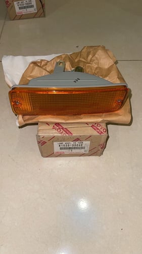Front Saddam signal for Hilux model (89-97) left s...