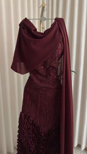 فستان سهره فخم مزين بكشكشه بالاسفل