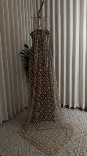 فستان سهره ملكي مطرز بالكامل