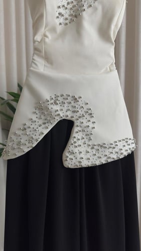 فستان اسود مع ابيض بتطريز لولو انيق