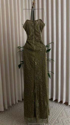 فستان سهره زيتي بخامة ترتر وشال منفصل