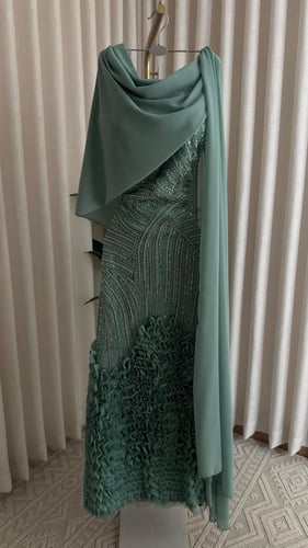 فستان سهره فخم مزين بكشكشه بالاسفل