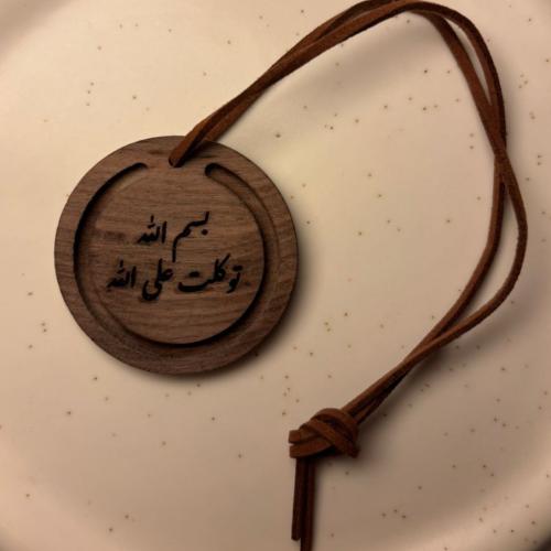 تعليقة خشبية