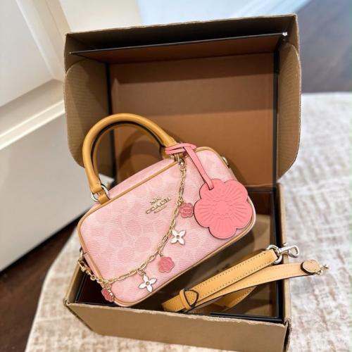 حقيبة كوتش coach
