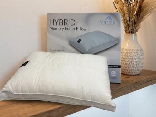 Hybrid memory foam pillow
