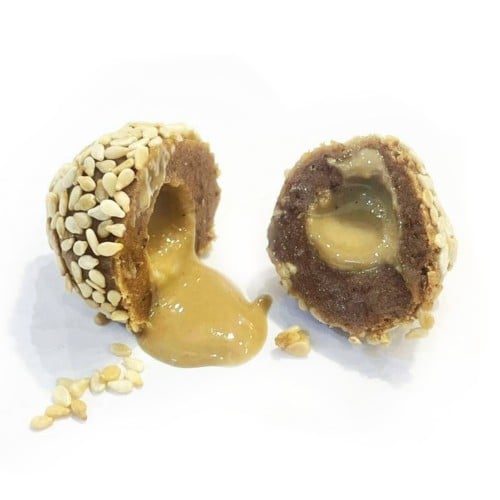 كرات التمر بالسمسم بحشوة الطحينة وزن 500 جرام