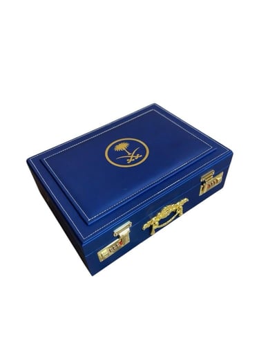 شنطة جلد مربعه سيفين ونخلة حجم ٢ كيلو قفل أرقام