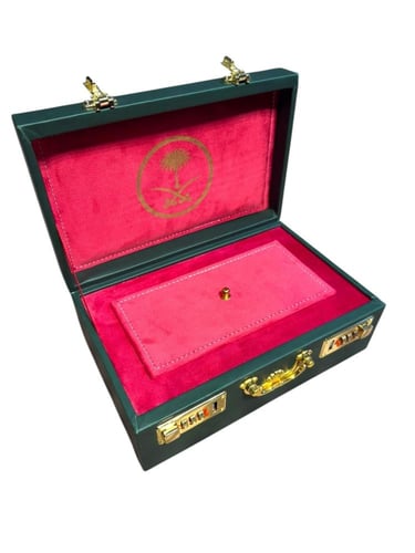 شنطة جلد حجم ربع كيلو قفل أرقام