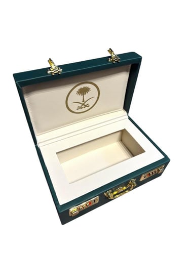 شنطة جلد حجم ربع كيلو قفل أرقام