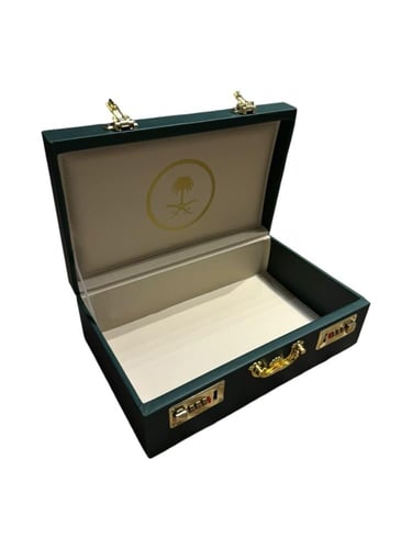 شنطة جلد شعار سيفين ونخله قفل أرقام حجم كيلو