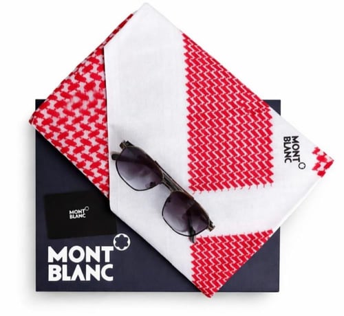 شماغ احمر غامق