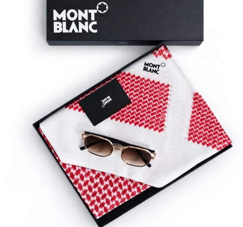 شماغ احمر غامق