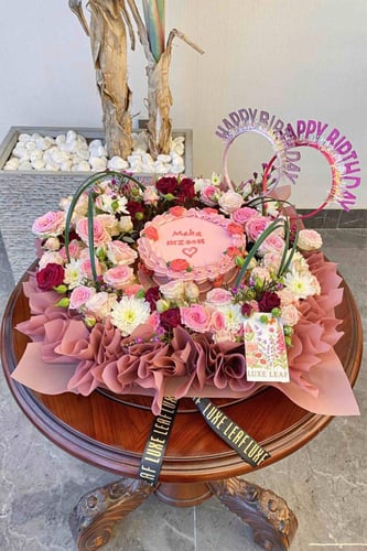 Flowers & cake