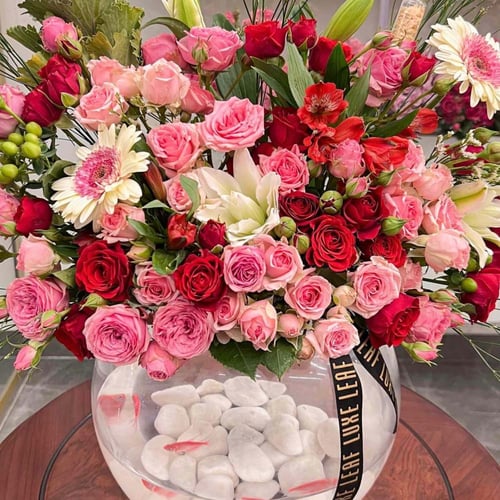 Flower vase with fish