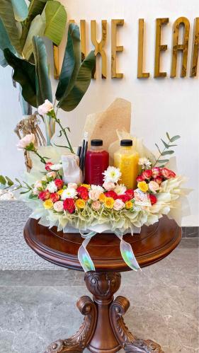 Flowers & cake
