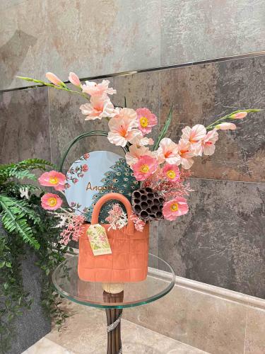 فازة ورد وتشوكليت مميزة