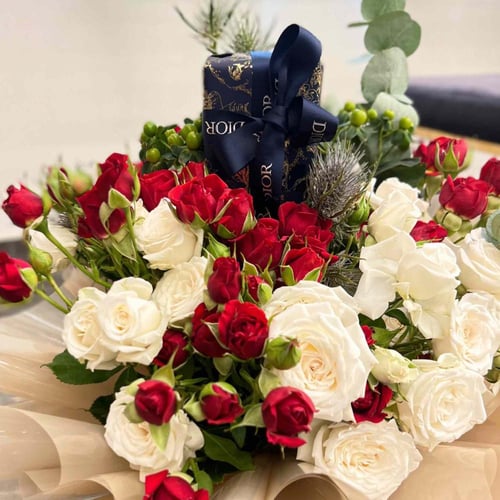 Dior perfume with bouquet