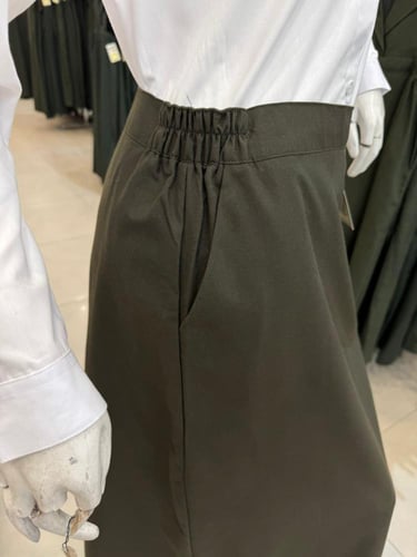 تنورة مدرسية W123