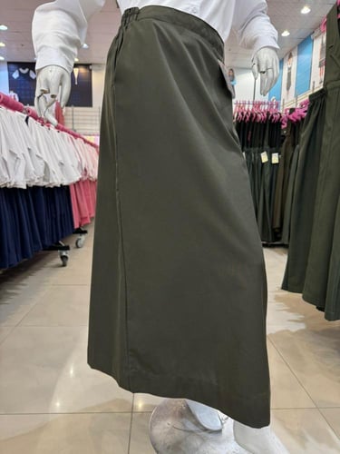 تنورة مدرسية W123