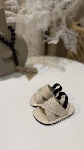 حذاء شرقي بيج