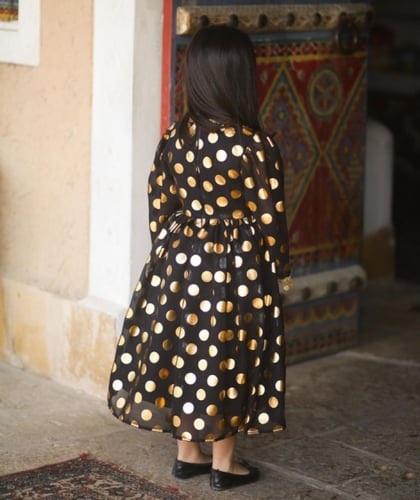 فستان اسود بتصميم جديد مع هامة الراس