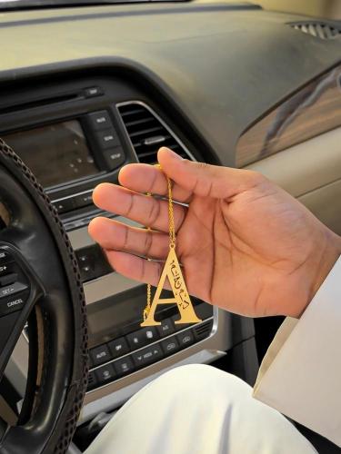 تعليقة سيارة بالحرف والاسم