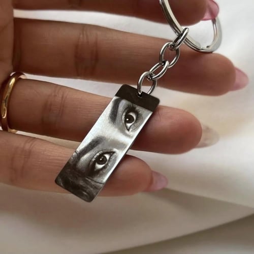 ميداليه بحفر وطباعه صوره عيون