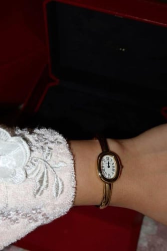 ساعة نسائية انيقة